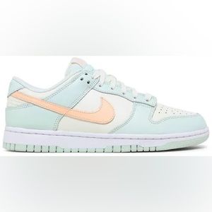 NIKE Dunk Low “Barely Green”